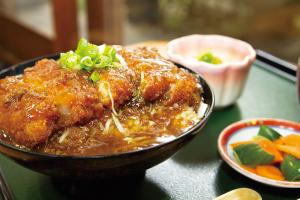 蓬の郷で提供する麻婆カツ丼の画像