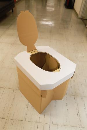 段ボール組立トイレの画像
