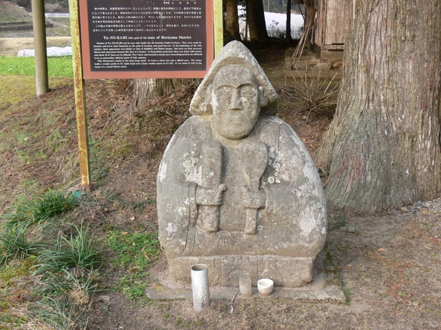 山裾の田の神