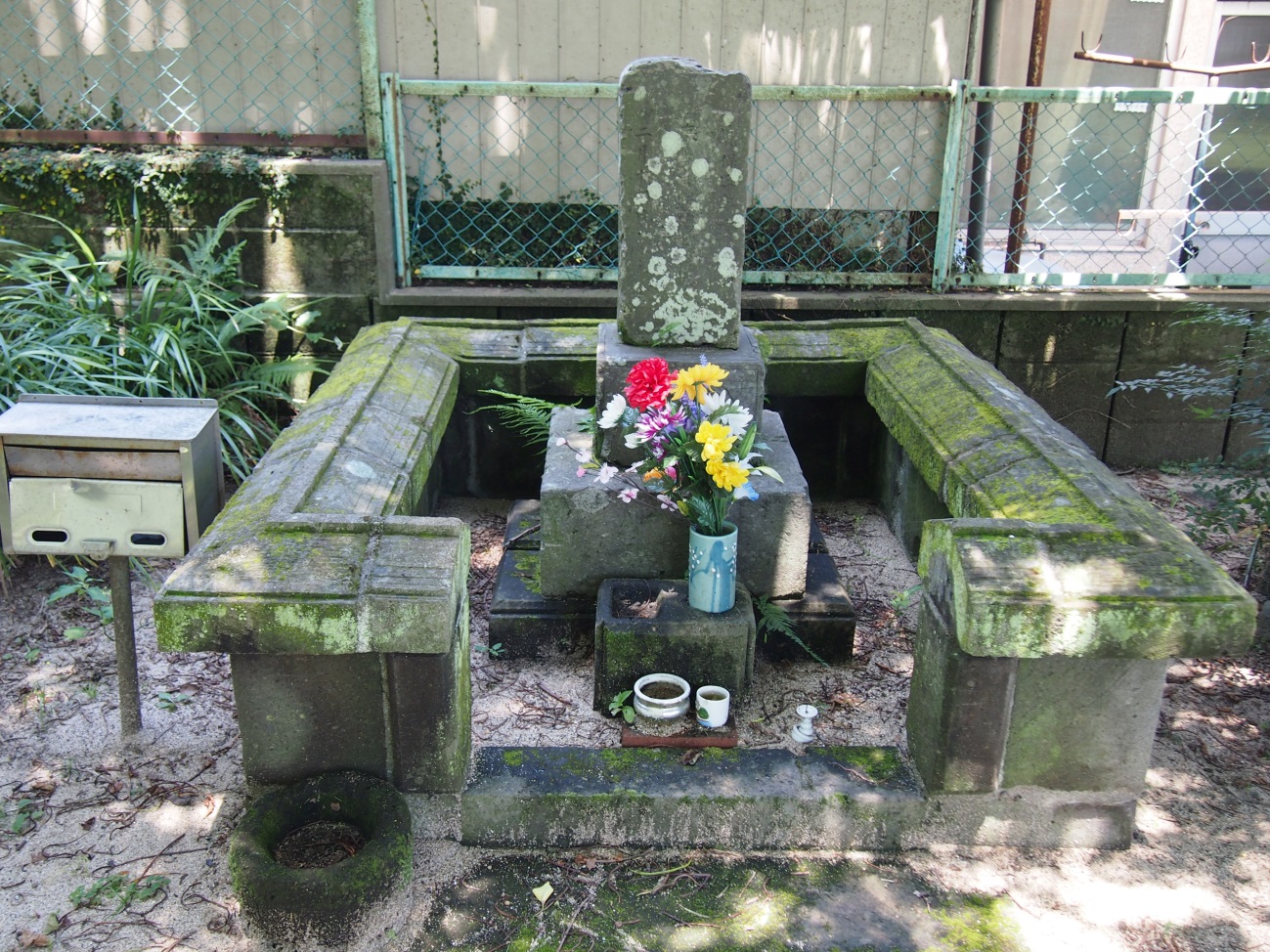 日本どんの墓