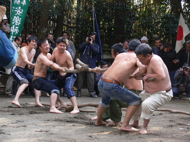 山宮神社春祭に伴う芸能（カギヒキ）