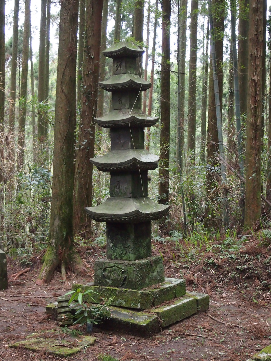 菅牟田の層塔
