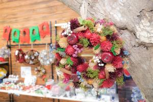 モノリスのクリスマスリースの画像
