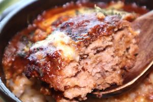 おすすめのハンバーグ焼きカレー　アップ写真
